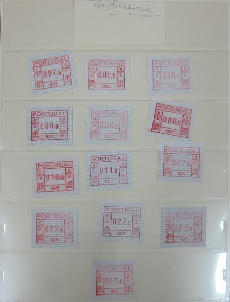 0265 (1).jpg -     Lote:    265      Colecção Especializada - Etiquetas      Lotes Especiais       Descrição:      1981/2010 &mdash; Etiquetas.   Coleção composta por 12 álbuns com etiquetas desde percursoras e Framas até 2010, com provas, erros, FDC's, etiquetas novas e usadas, sobrescritos circulados, variedades de impressão e papéis. Importante estudo. Lote a ver.        Lote ETQ       Valor Base:     &euro; 3000,00     Valor Venda:     &euro;      